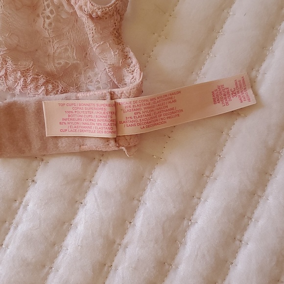 Victoria’s Secret Lace Demi Bra and Unlined Semi Demi LOT 🌻 - Picture 3 of 4